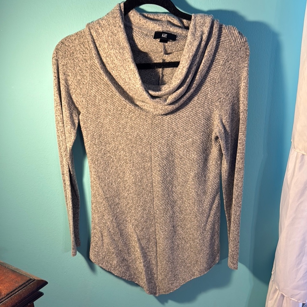 XS IZ Byer Gray Sweater